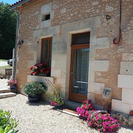La Vieille Grange - Saint-Privat-Des-Pres Bed & Breakfast ภายนอก รูปภาพ