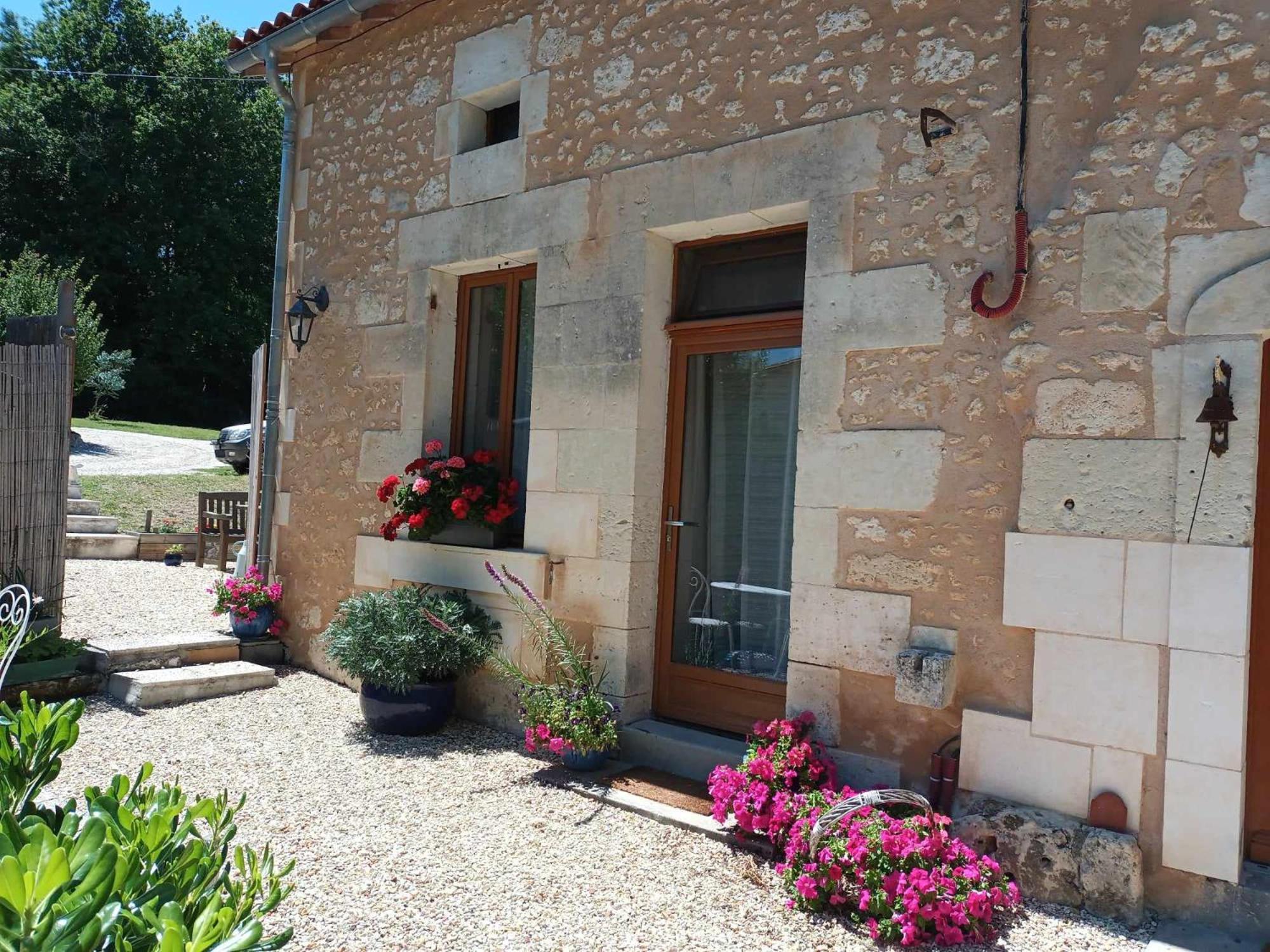 La Vieille Grange - Saint-Privat-Des-Pres Bed & Breakfast ภายนอก รูปภาพ