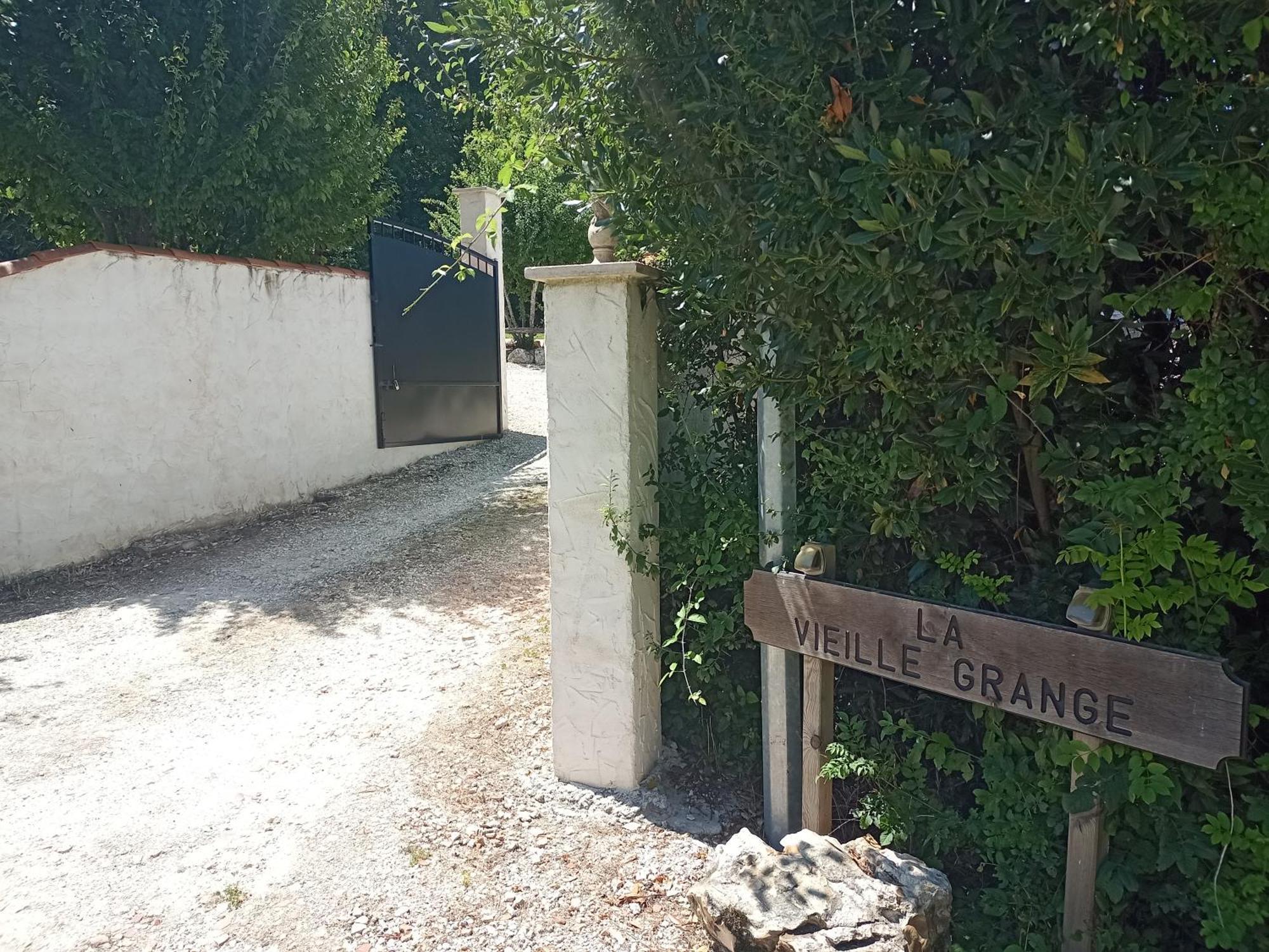 La Vieille Grange - Saint-Privat-Des-Pres Bed & Breakfast ภายนอก รูปภาพ